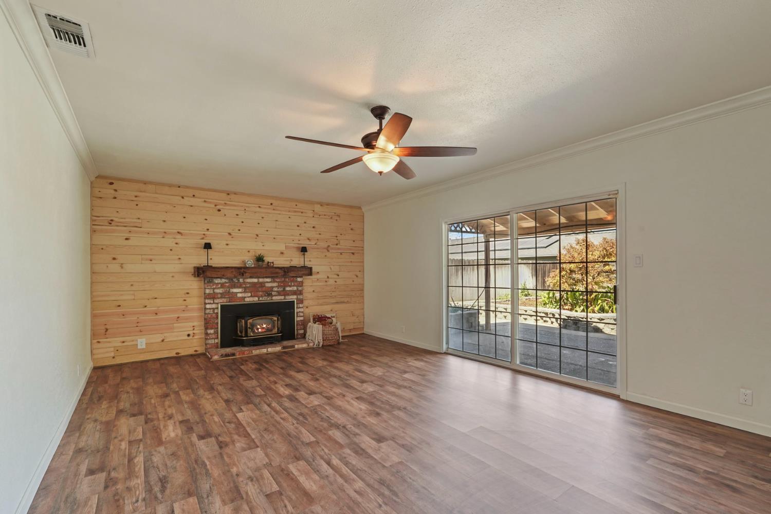 819 Wawona St, Manteca, CA 95337