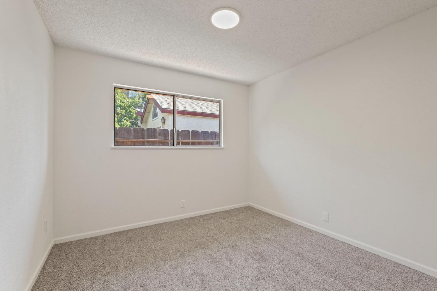 819 Wawona St, Manteca, CA 95337