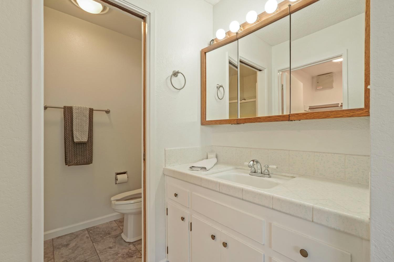 819 Wawona St, Manteca, CA 95337