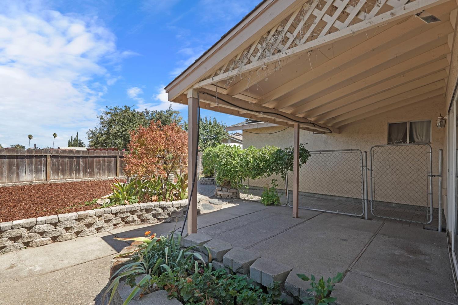 819 Wawona St, Manteca, CA 95337