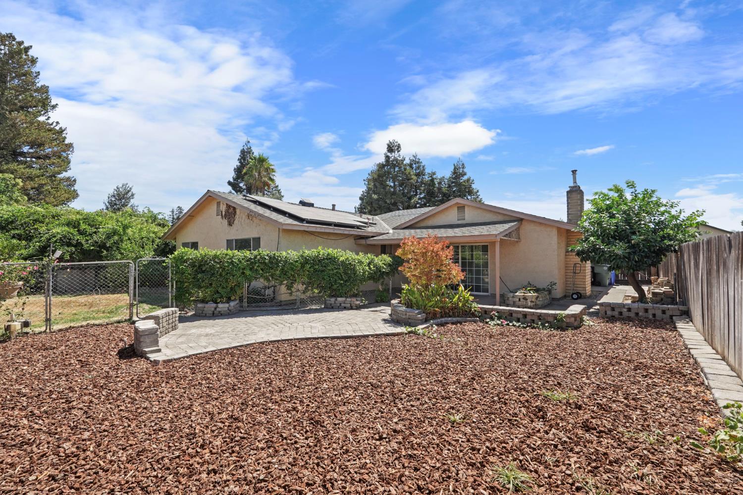 819 Wawona St, Manteca, CA 95337