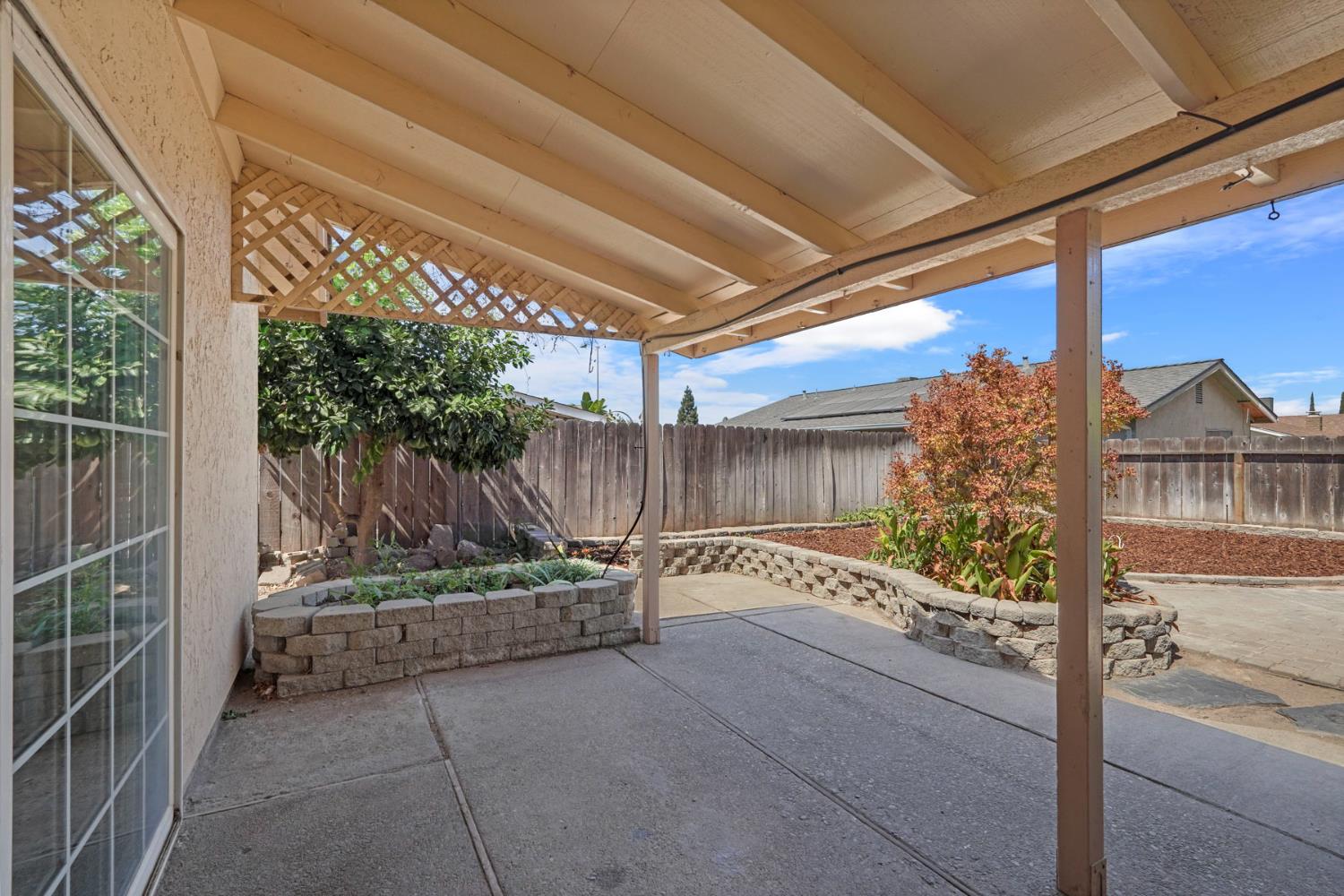 819 Wawona St, Manteca, CA 95337