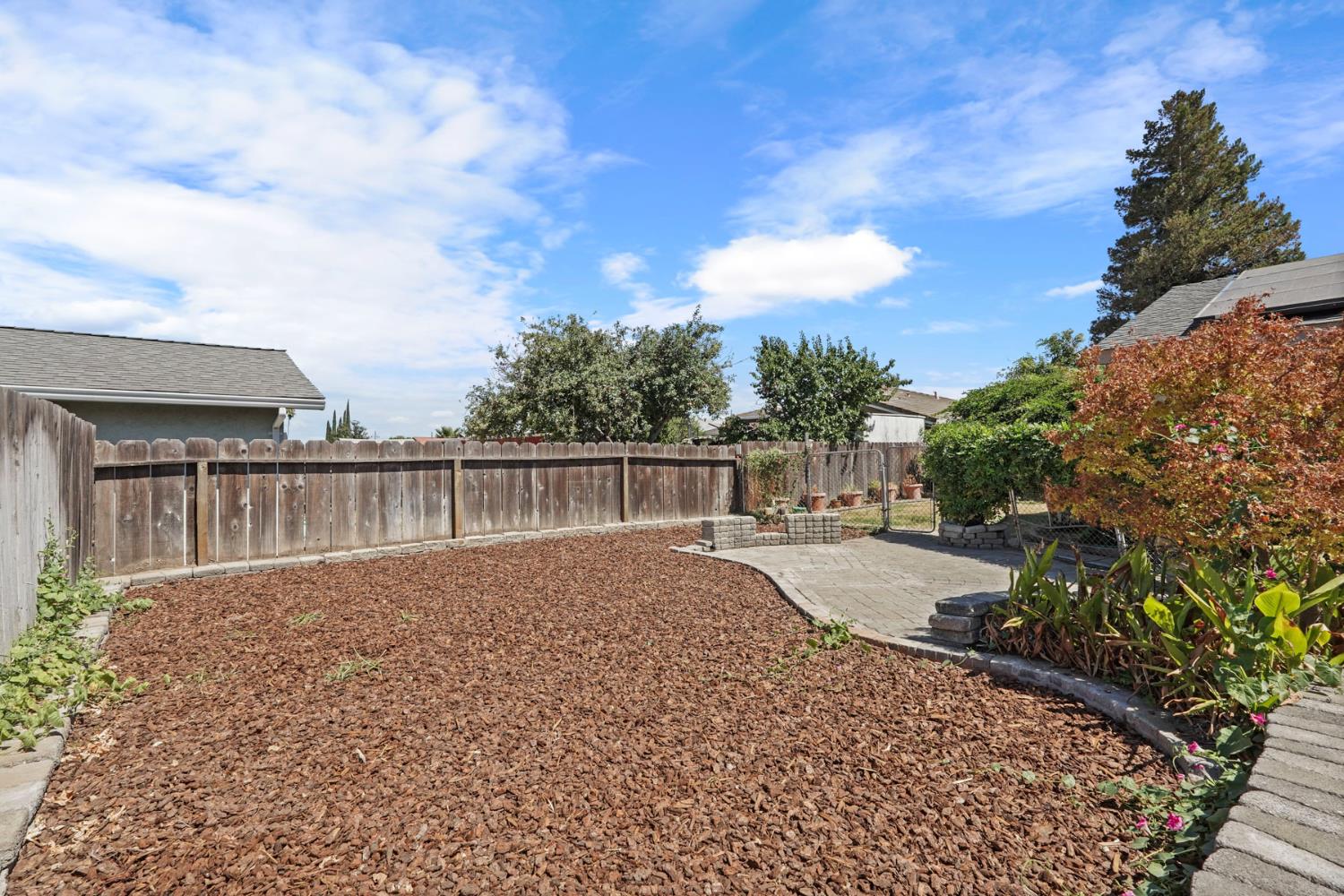 819 Wawona St, Manteca, CA 95337