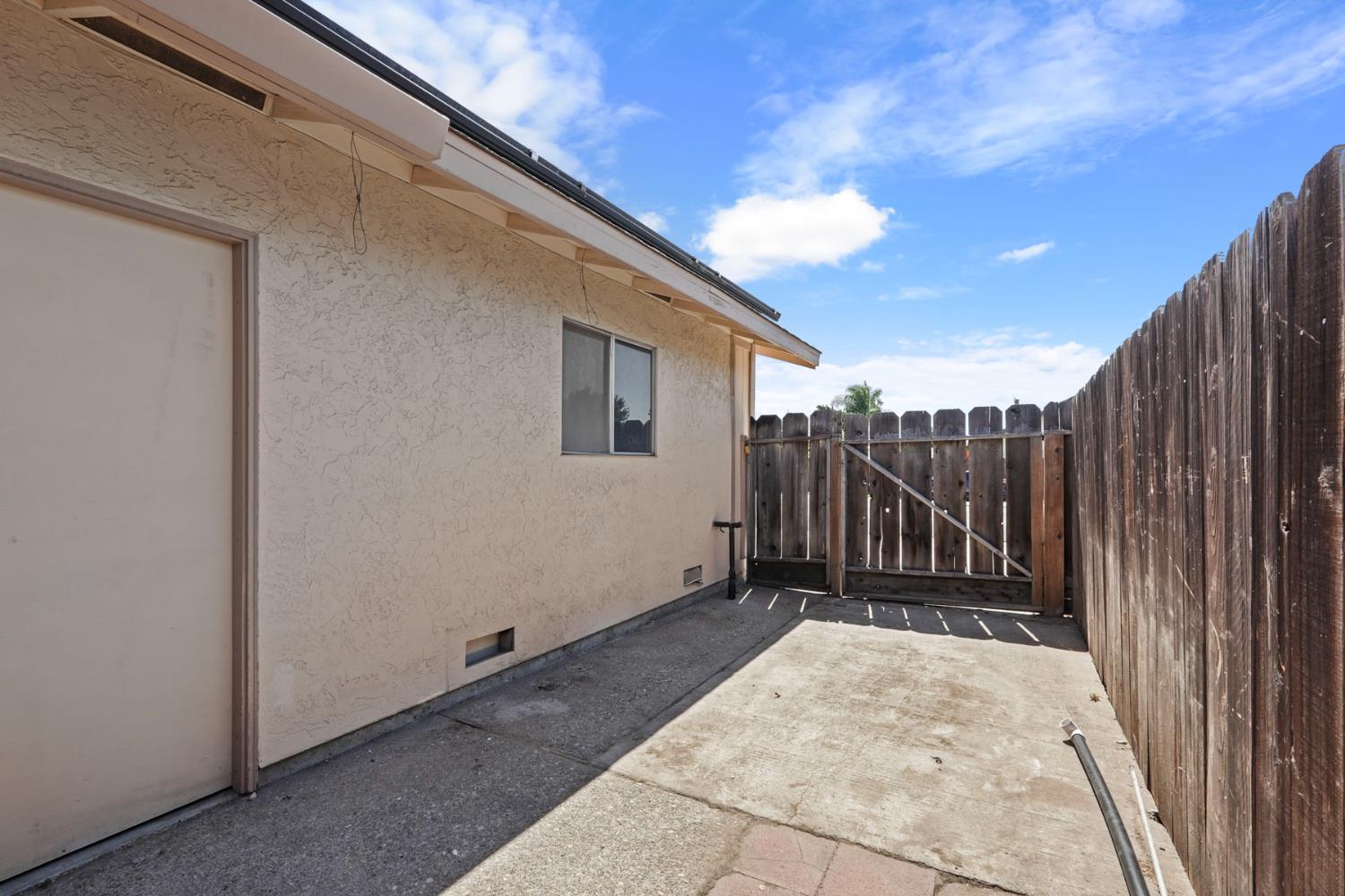 819 Wawona St, Manteca, CA 95337