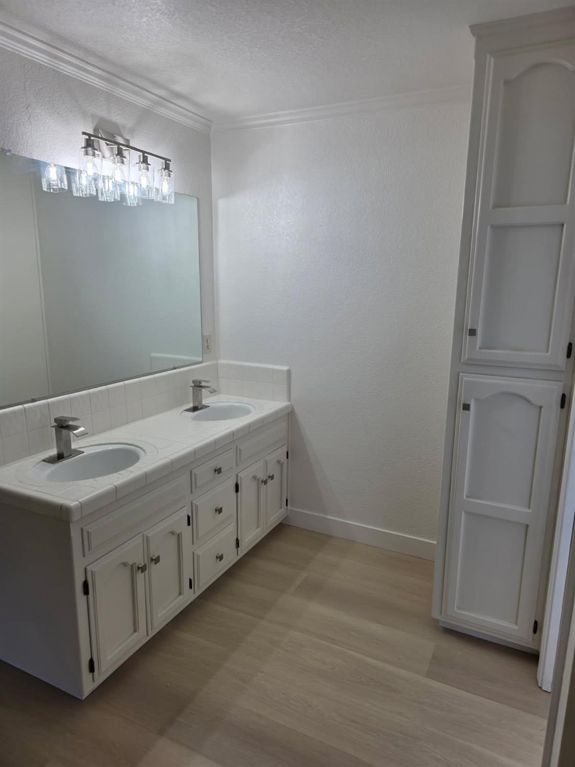 2400 Dutchollow Ct, Modesto, CA 95356