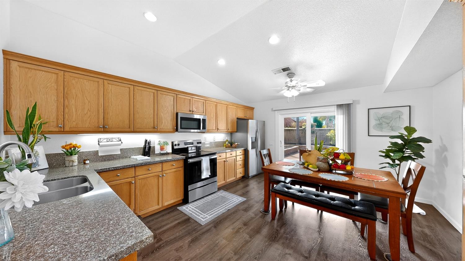 2368 Hearthsong Ct, Riverbank, CA 95367