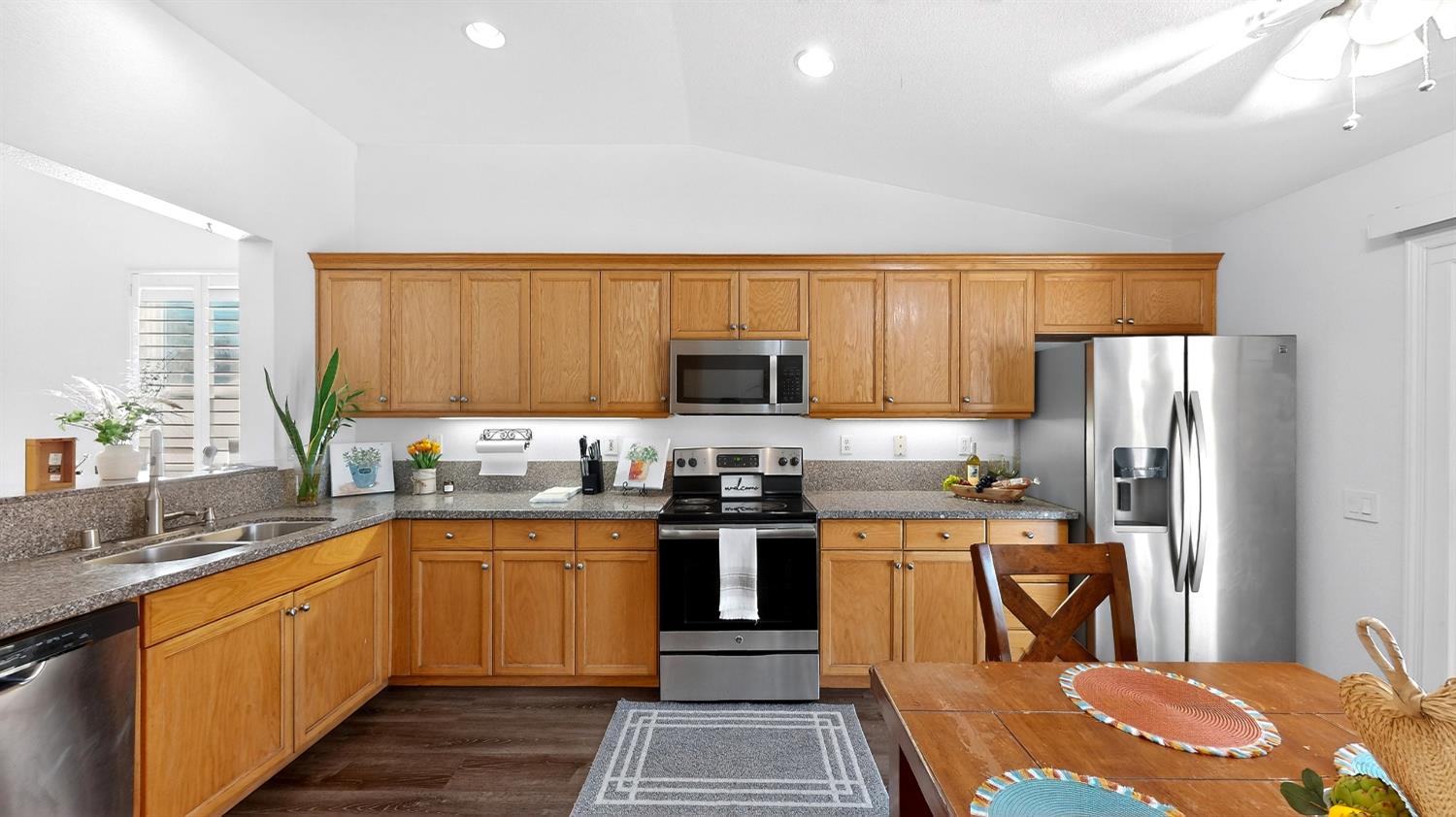 2368 Hearthsong Ct, Riverbank, CA 95367