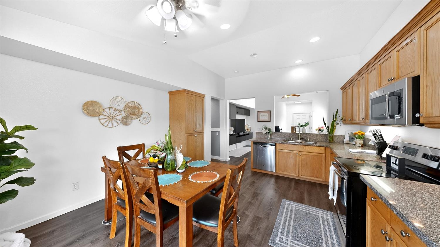 2368 Hearthsong Ct, Riverbank, CA 95367