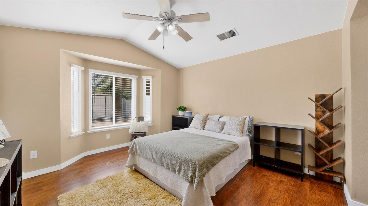 2368 Hearthsong Ct, Riverbank, CA 95367