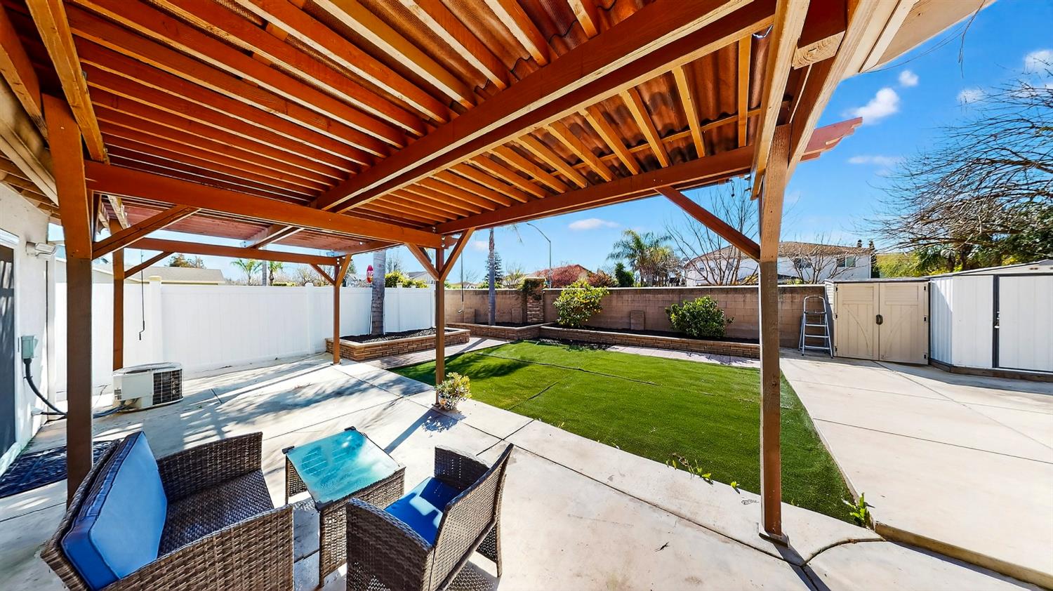 2368 Hearthsong Ct, Riverbank, CA 95367