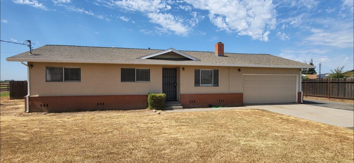 10449 Pioneer Ave, Oakdale, CA 95361