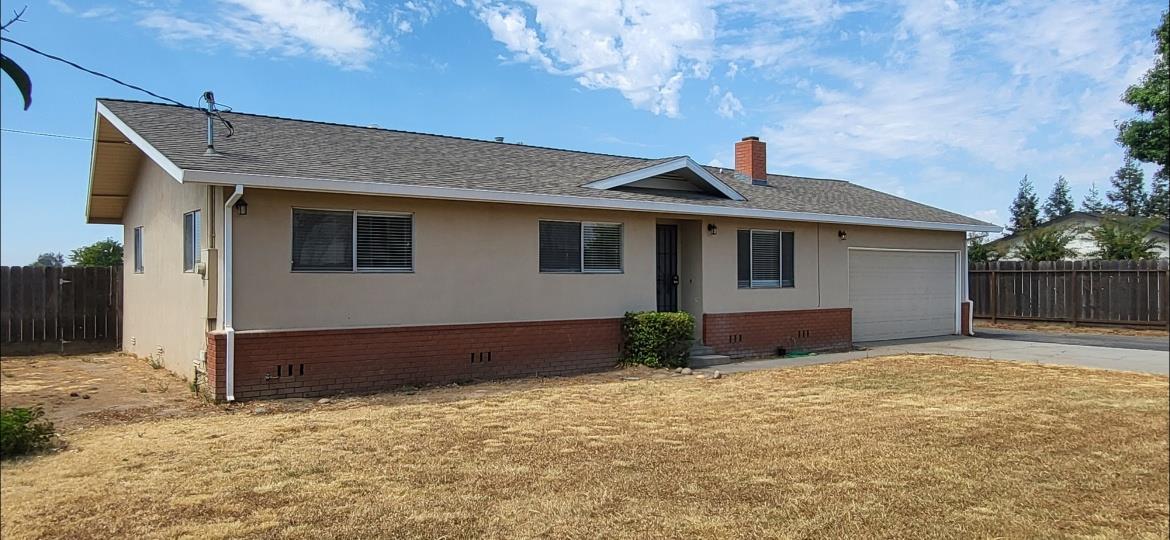 10449 Pioneer Ave, Oakdale, CA 95361