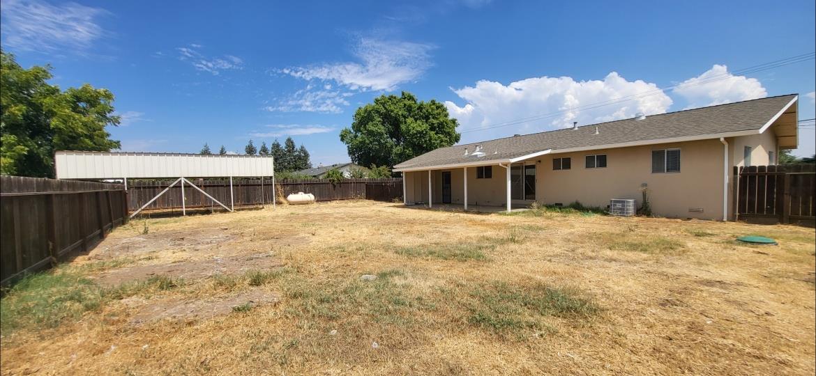 10449 Pioneer Ave, Oakdale, CA 95361