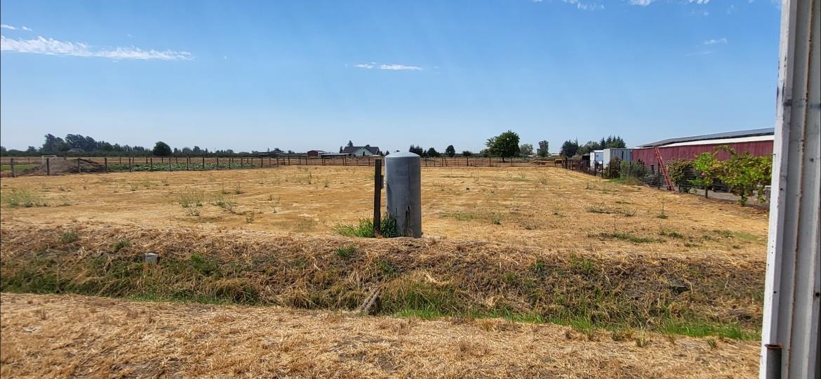 10449 Pioneer Ave, Oakdale, CA 95361