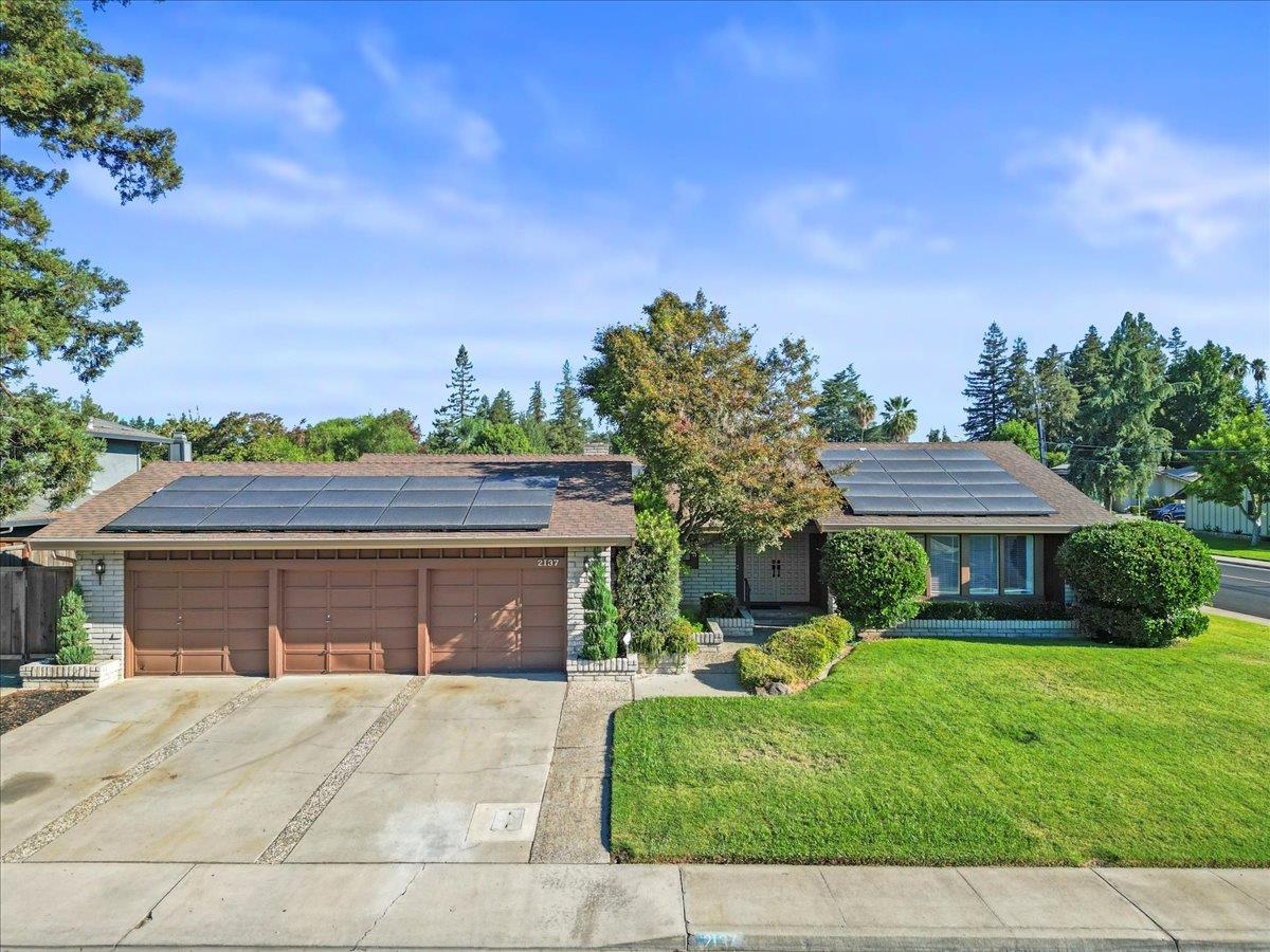 2137 Candlewood Pl, Riverbank, CA 95367