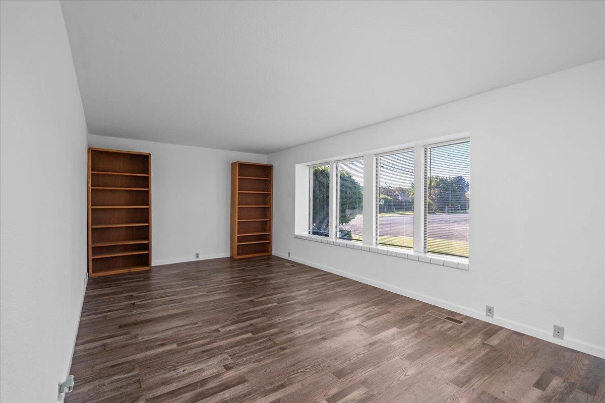 2137 Candlewood Pl, Riverbank, CA 95367