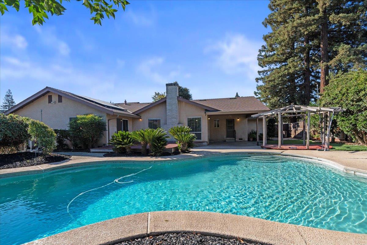 2137 Candlewood Pl, Riverbank, CA 95367