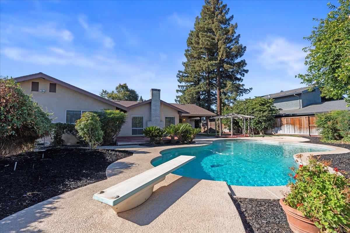 2137 Candlewood Pl, Riverbank, CA 95367