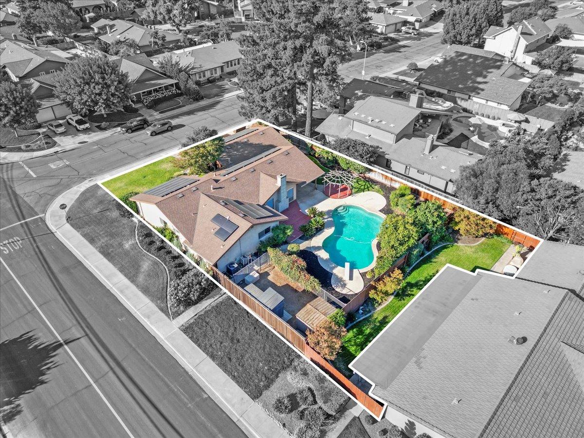 2137 Candlewood Pl, Riverbank, CA 95367