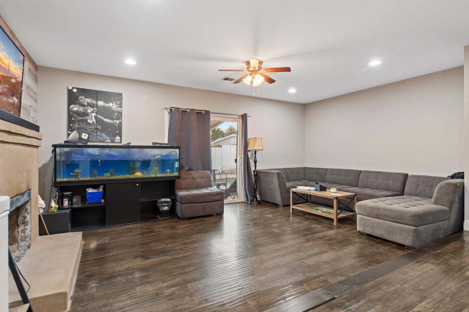 1813 Poppy Ln, Ceres, CA 95307