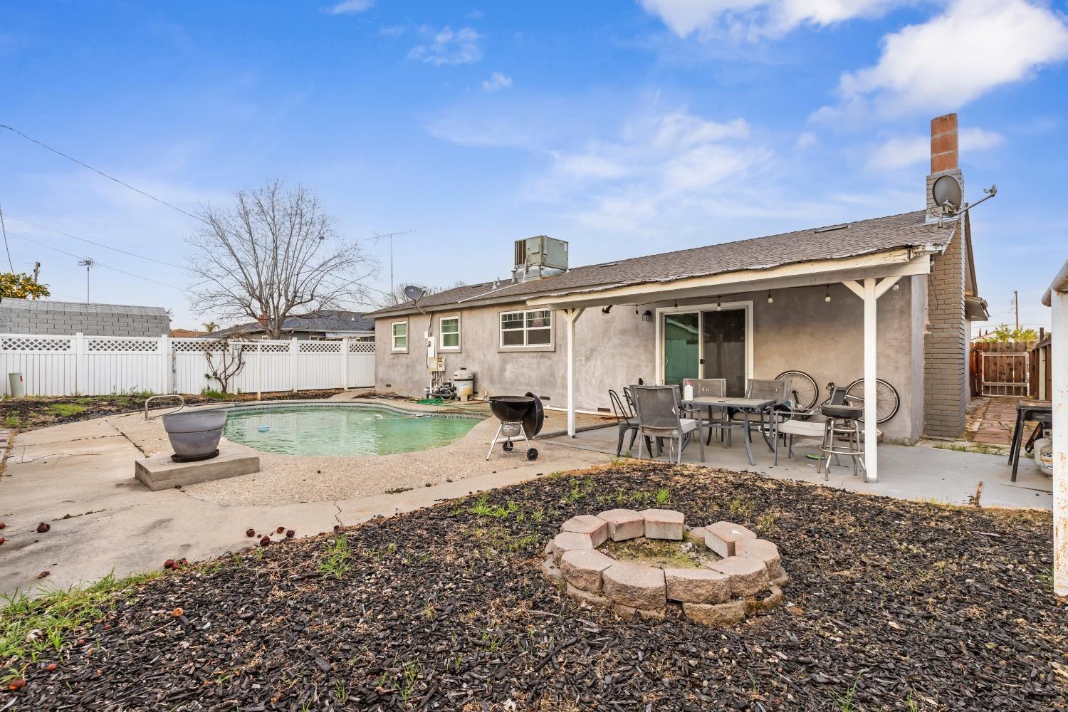 1813 Poppy Ln, Ceres, CA 95307
