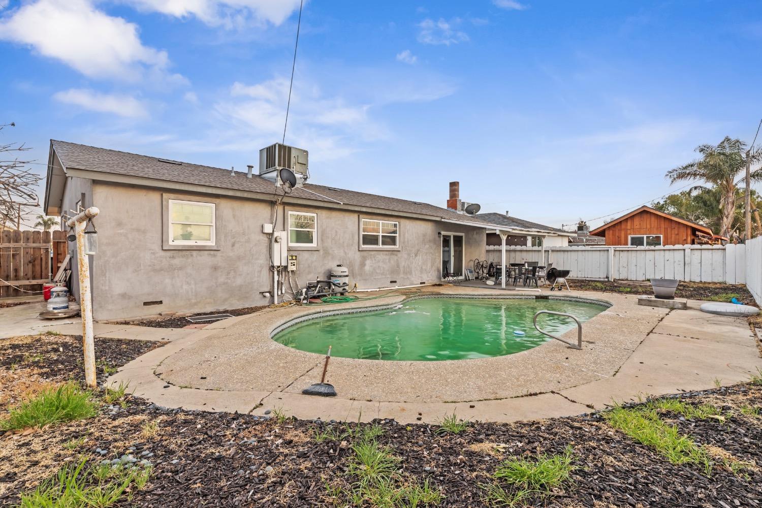 1813 Poppy Ln, Ceres, CA 95307