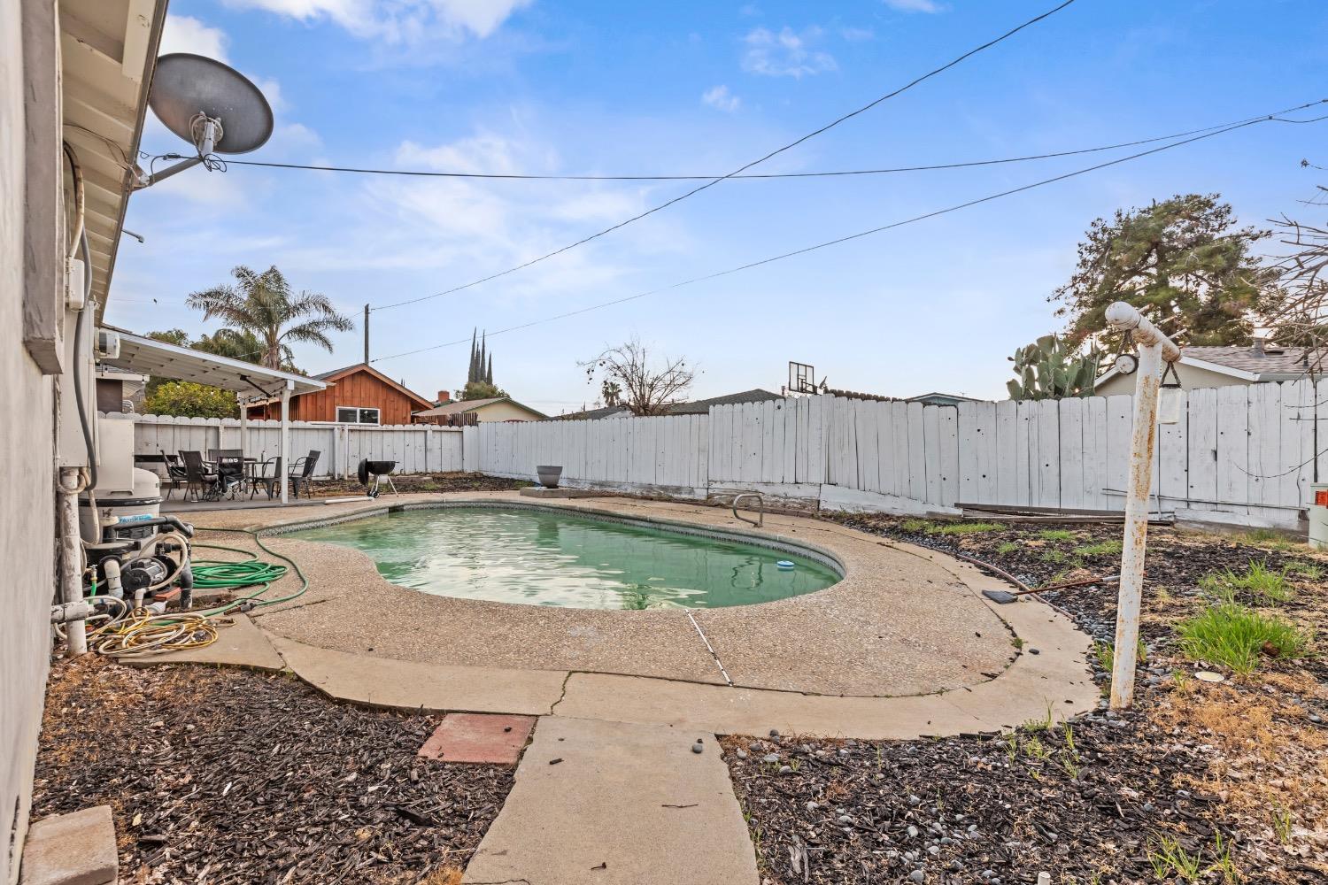 1813 Poppy Ln, Ceres, CA 95307