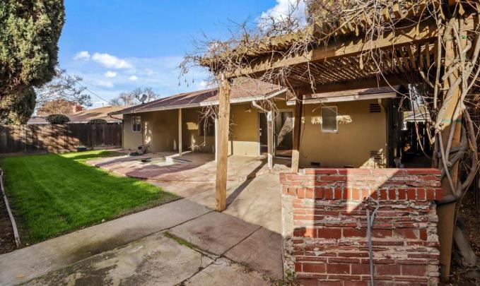1226 Chehalem Dr, Modesto, CA 95350