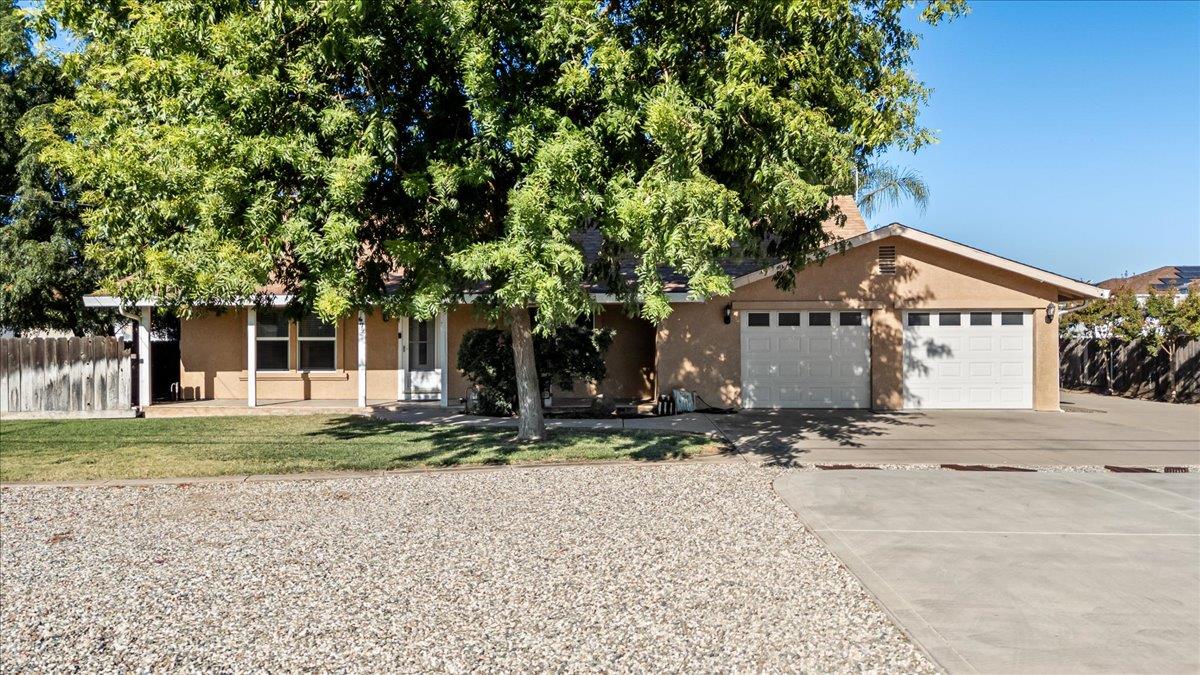 672 Pedersen Rd, Oakdale, CA 95361