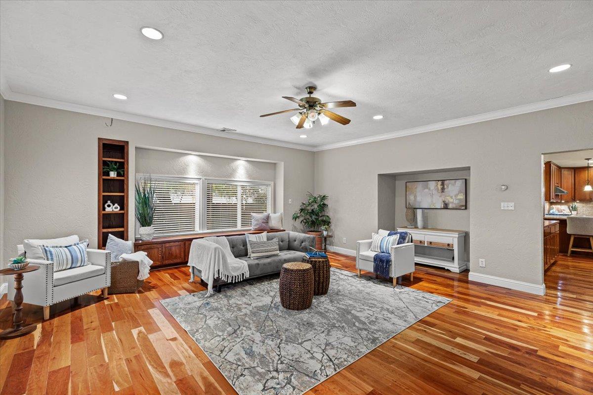 672 Pedersen Rd, Oakdale, CA 95361