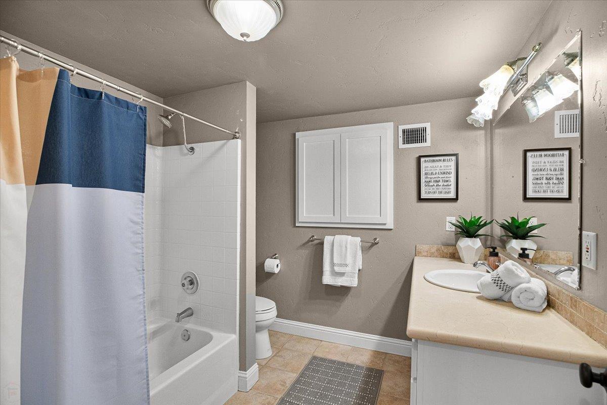 672 Pedersen Rd, Oakdale, CA 95361