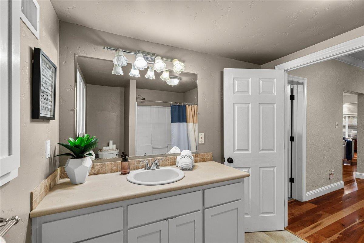 672 Pedersen Rd, Oakdale, CA 95361