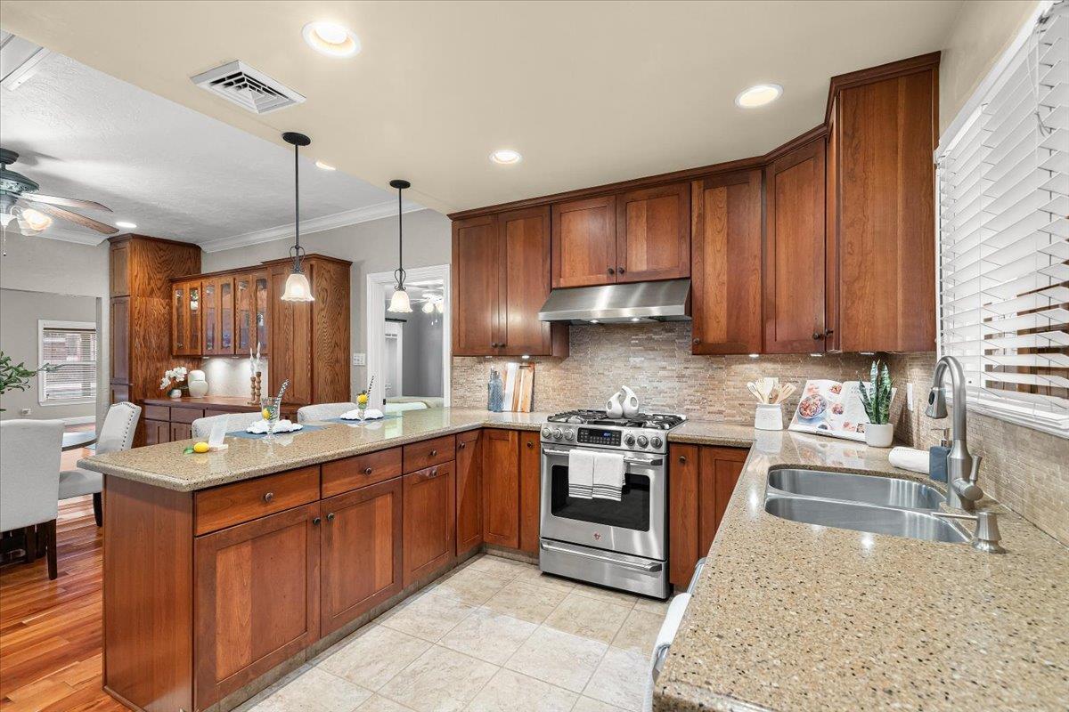 672 Pedersen Rd, Oakdale, CA 95361