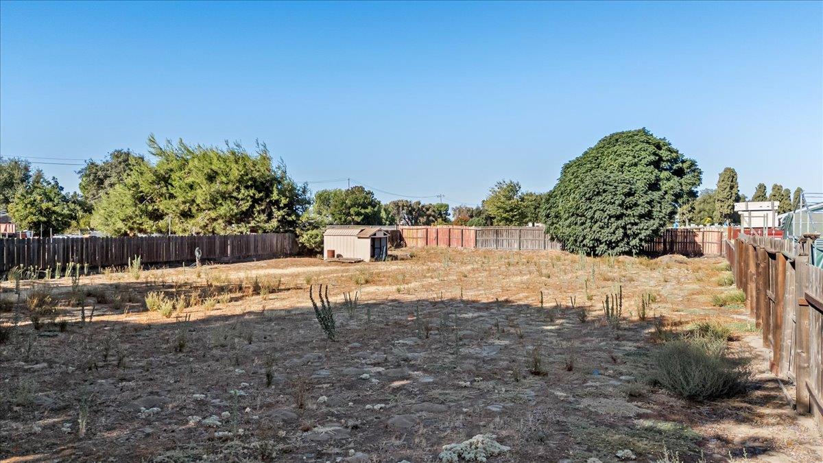 672 Pedersen Rd, Oakdale, CA 95361