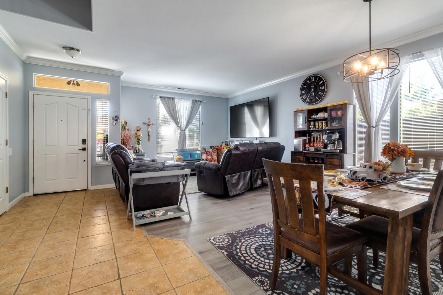 942 Garden St, Los Banos, CA 93635