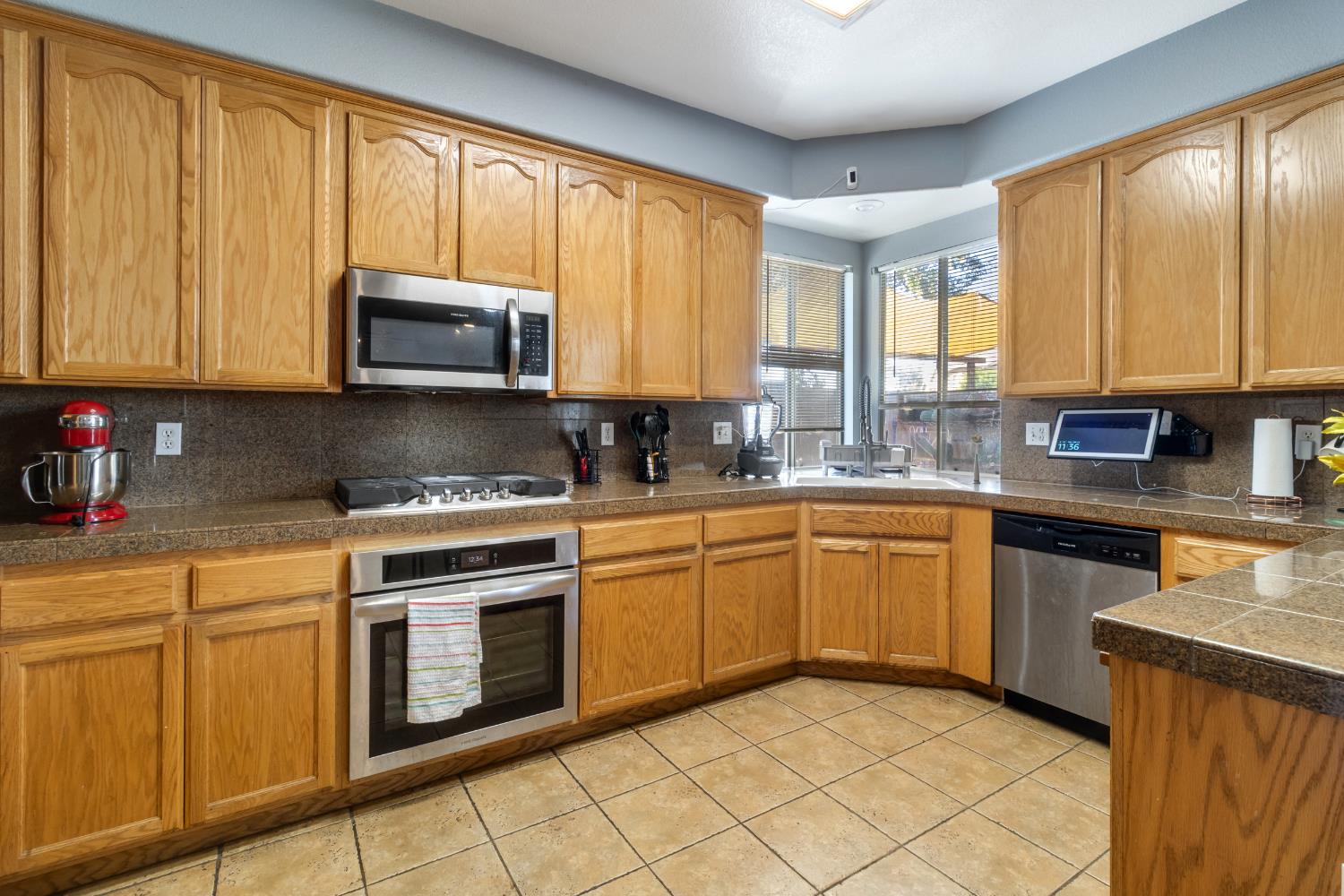 942 Garden St, Los Banos, CA 93635