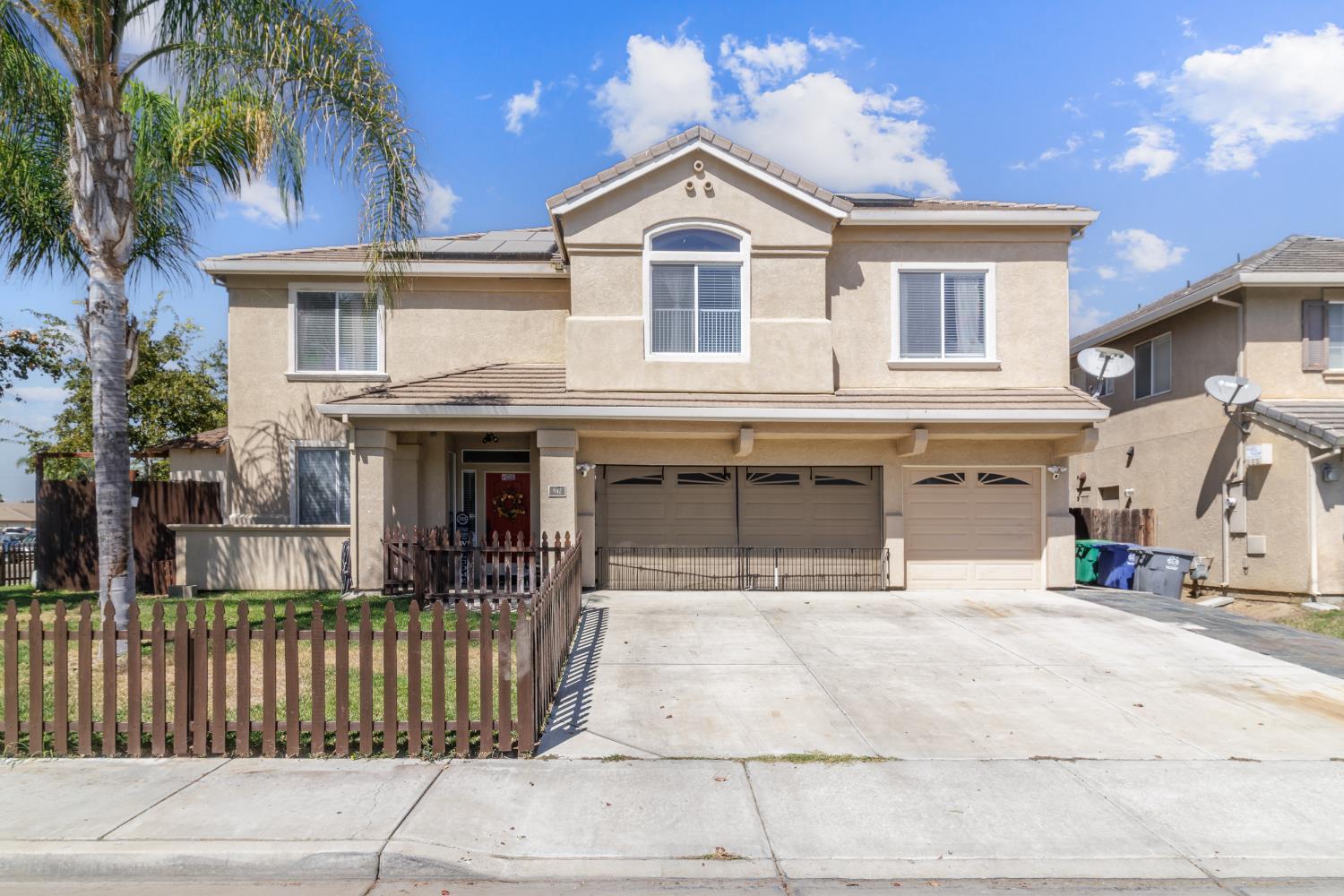 942 Garden St, Los Banos, CA 93635