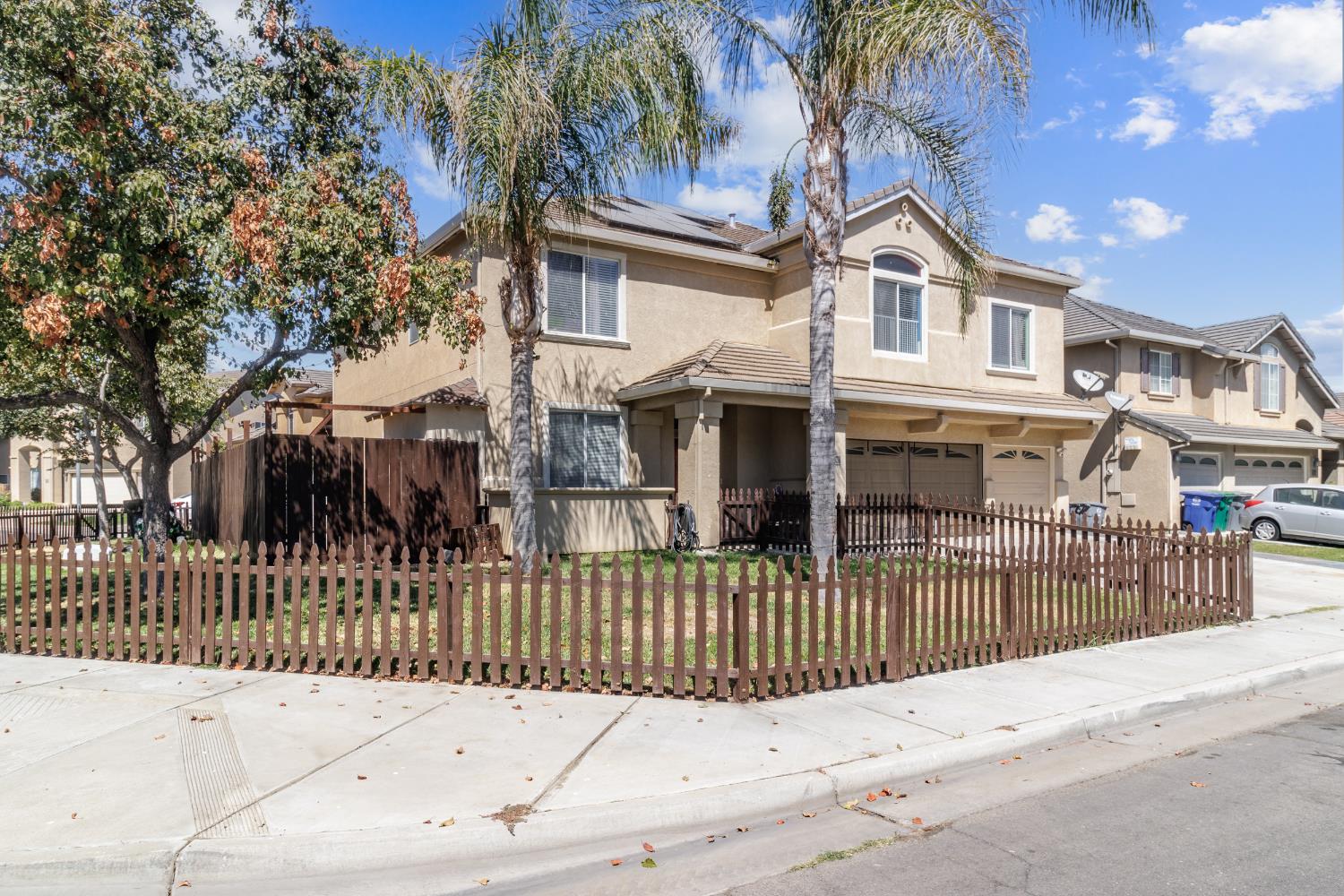 942 Garden St, Los Banos, CA 93635