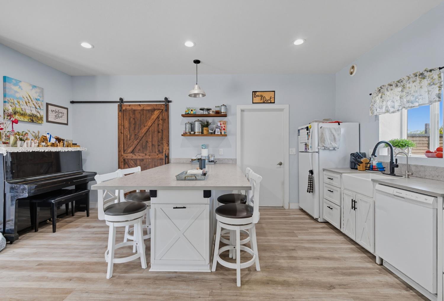 880 Root Rd, Modesto, CA 95357