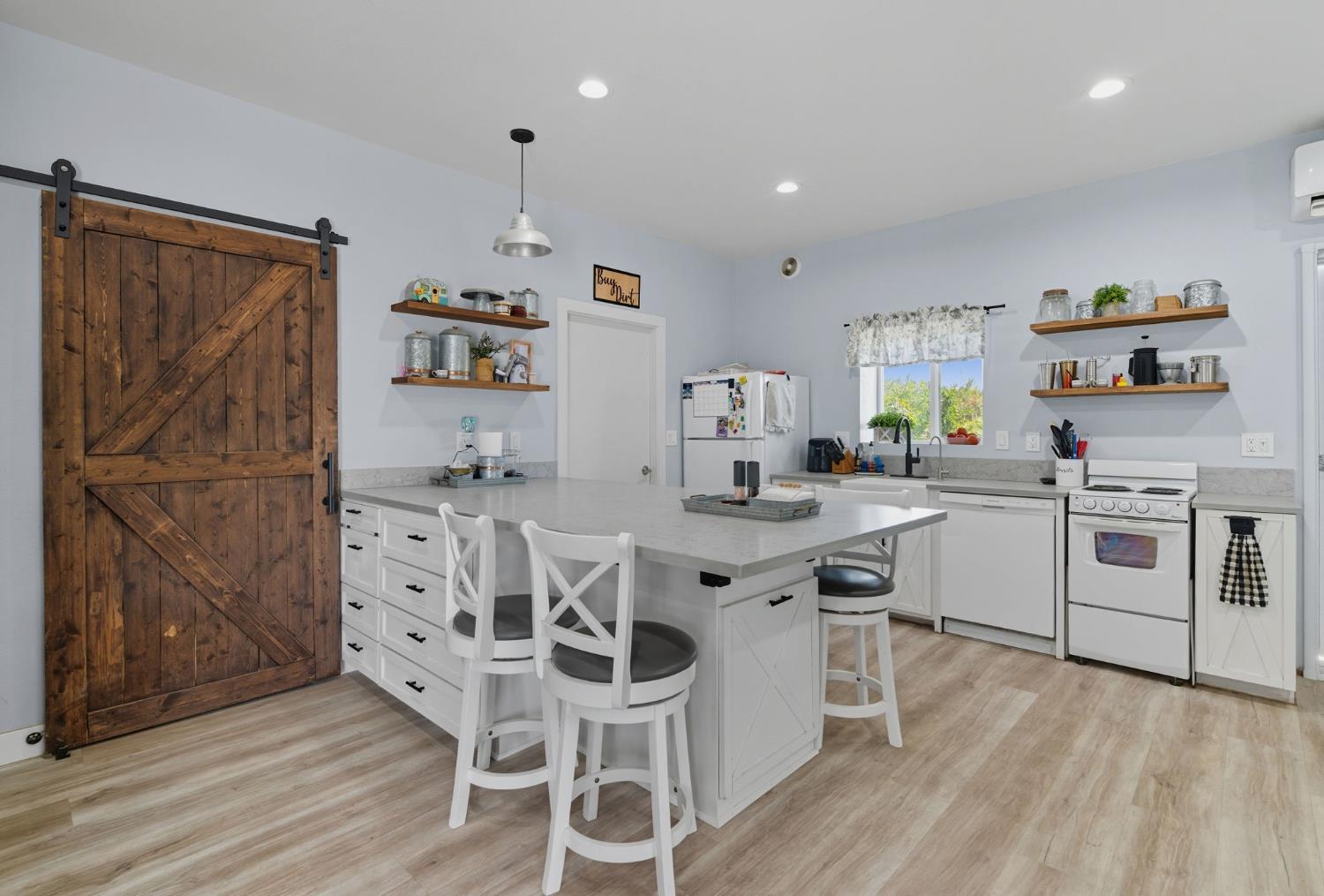 880 Root Rd, Modesto, CA 95357