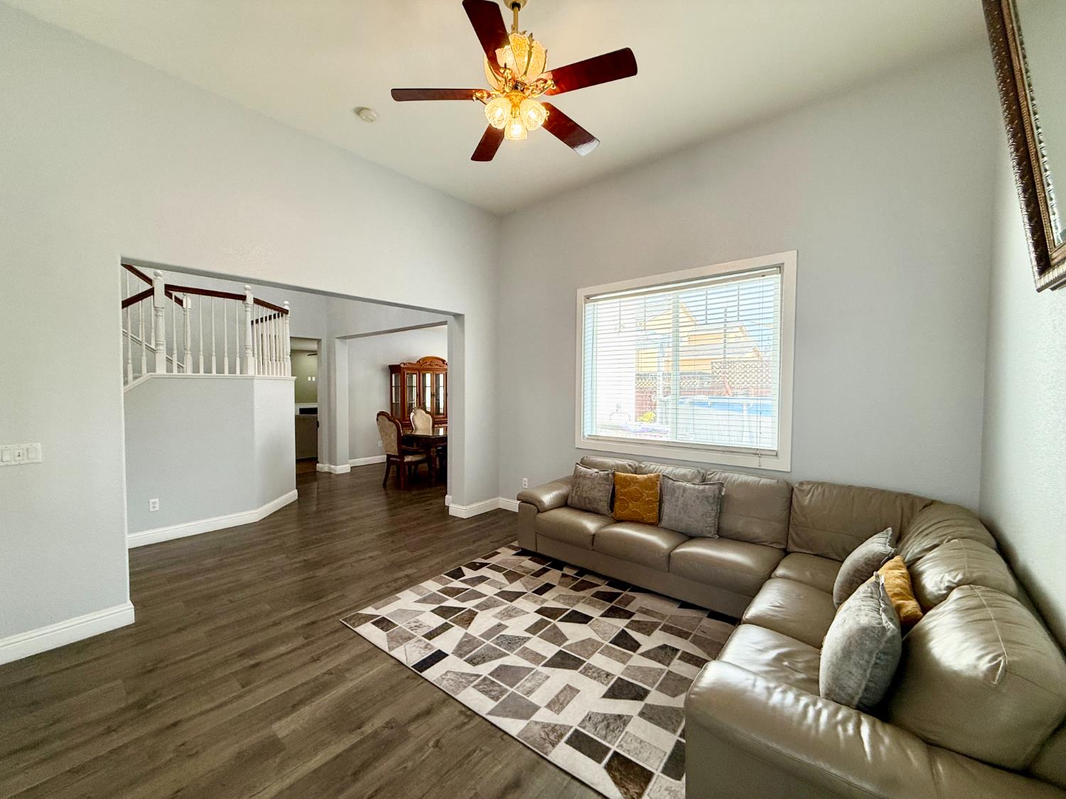 432 Meadow Creek Dr, Patterson, CA 95363