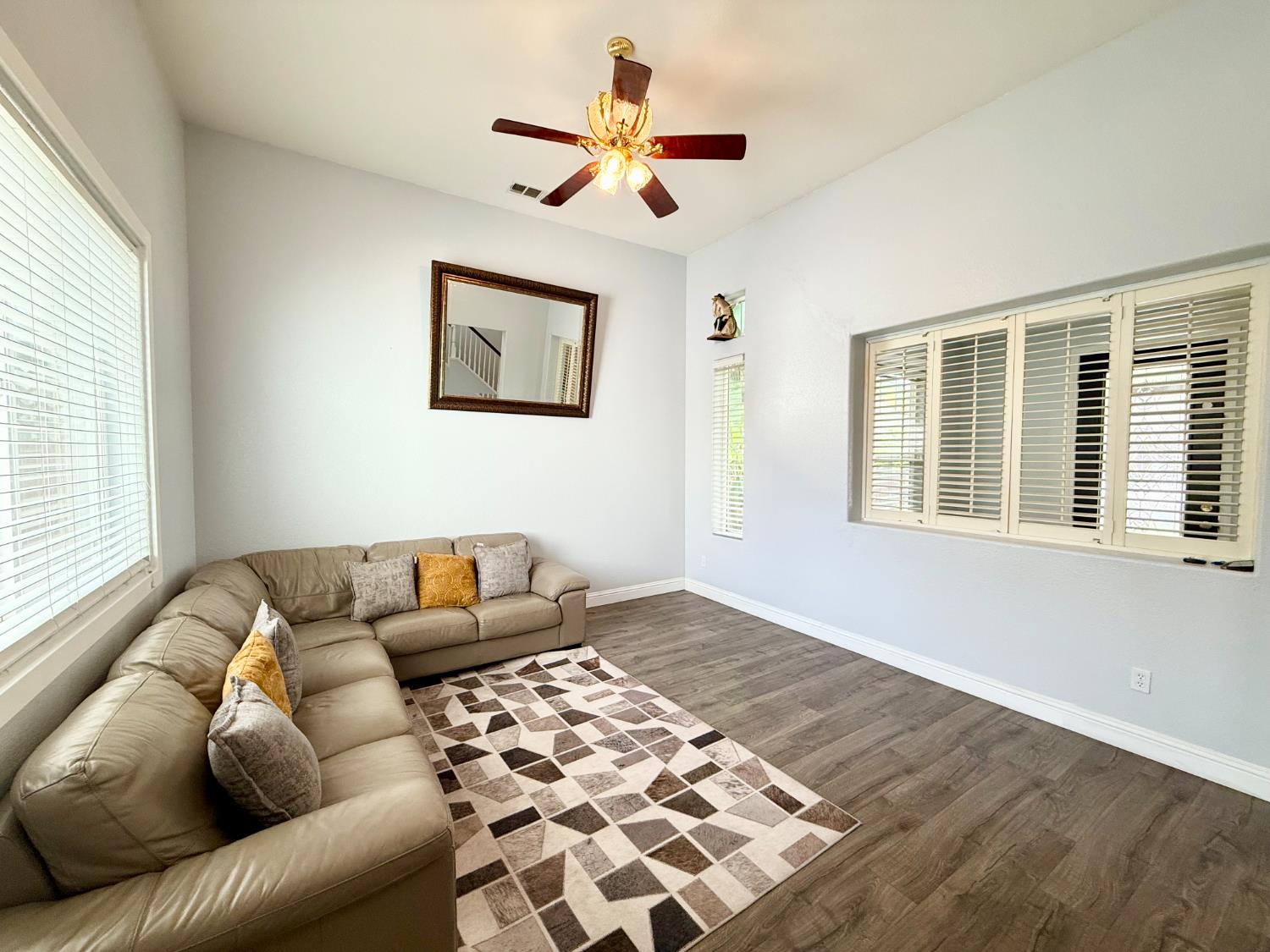 432 Meadow Creek Dr, Patterson, CA 95363