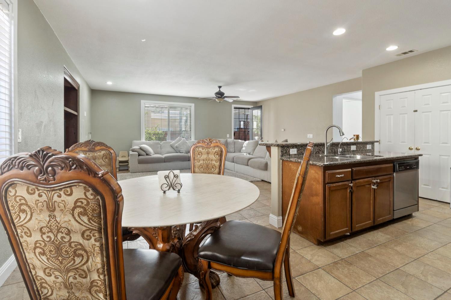 432 Meadow Creek Dr, Patterson, CA 95363