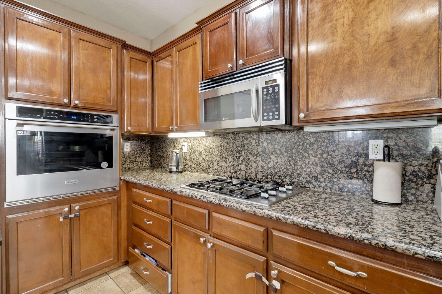 432 Meadow Creek Dr, Patterson, CA 95363