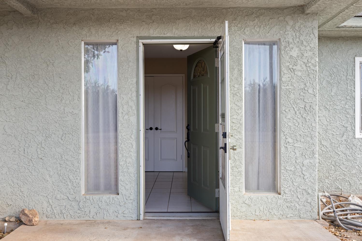 16682 S Steinegul Rd, Escalon, CA 95320