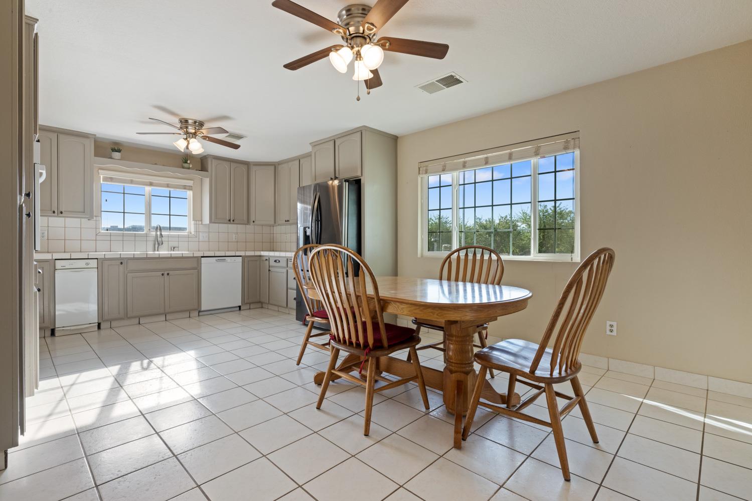 16682 S Steinegul Rd, Escalon, CA 95320