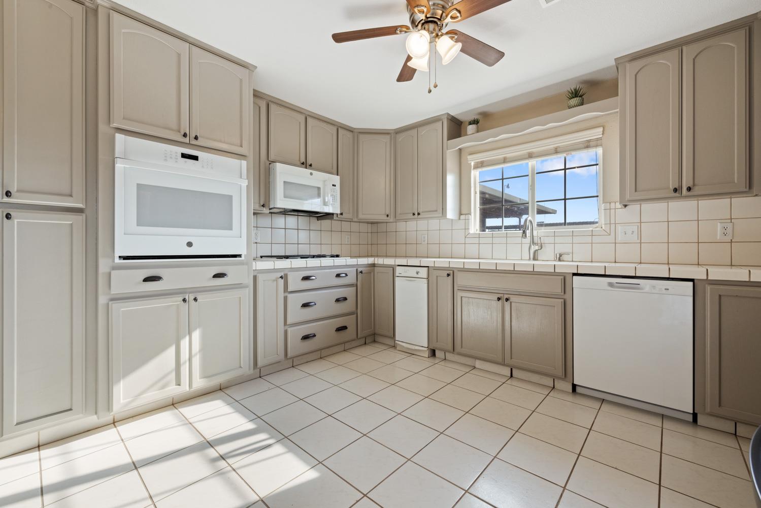 16682 S Steinegul Rd, Escalon, CA 95320