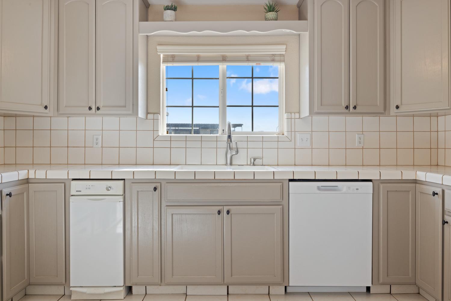 16682 S Steinegul Rd, Escalon, CA 95320