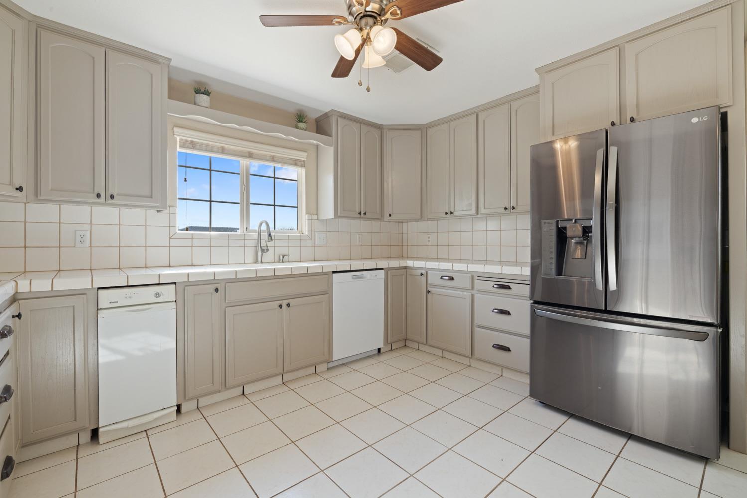 16682 S Steinegul Rd, Escalon, CA 95320