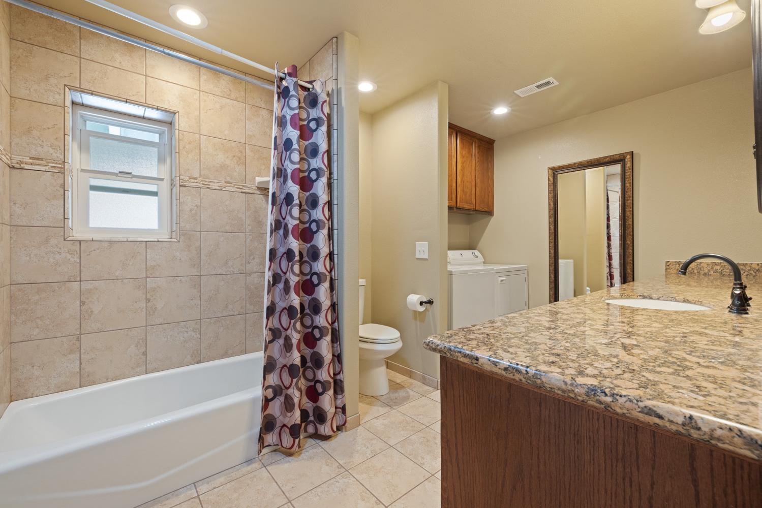 16682 S Steinegul Rd, Escalon, CA 95320